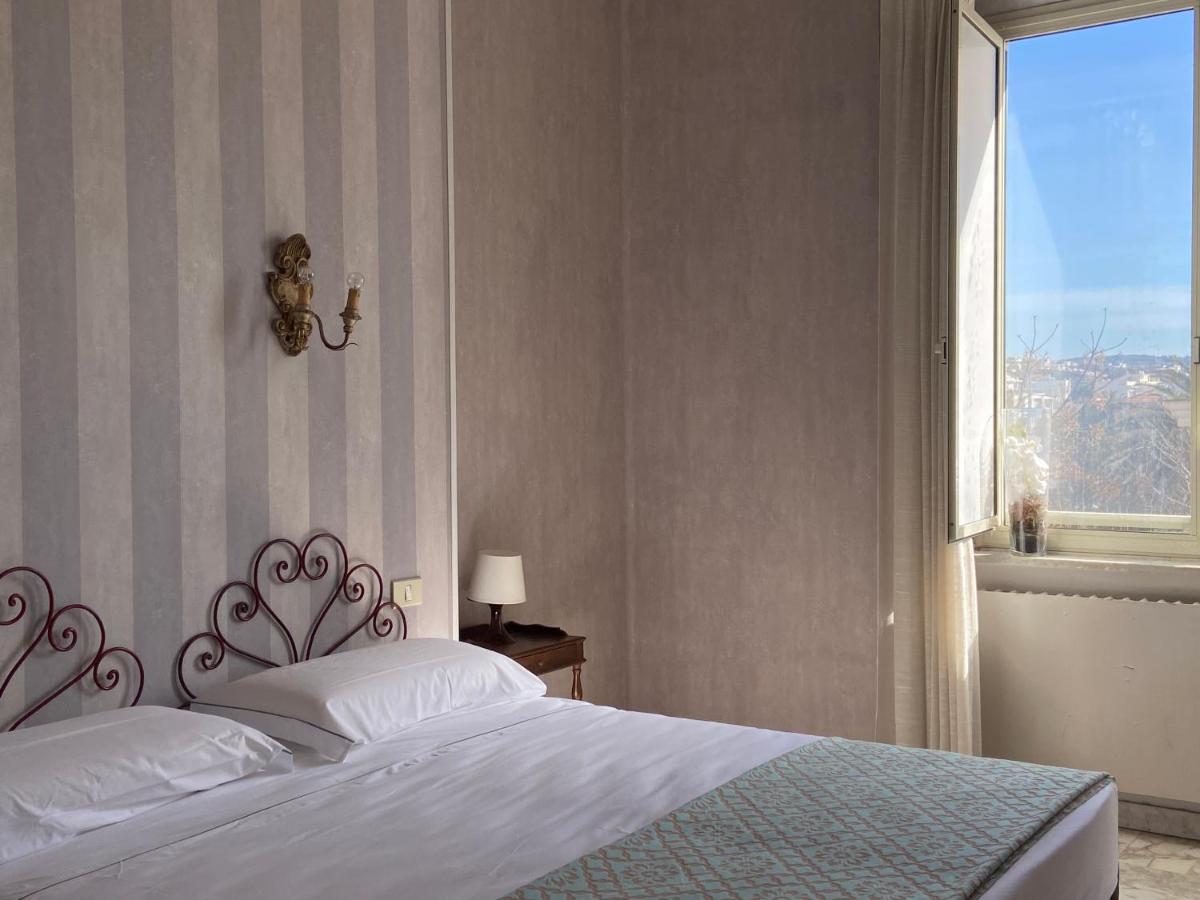 Hotel Le Najadi Santa Marinella Exteriör bild