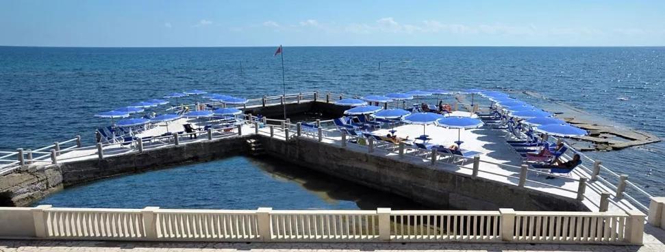 Hotel Le Najadi Santa Marinella Exteriör bild