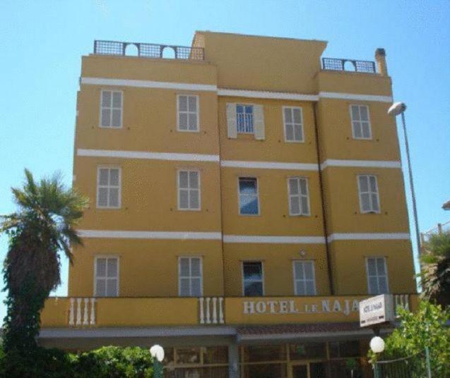 Hotel Le Najadi Santa Marinella Exteriör bild
