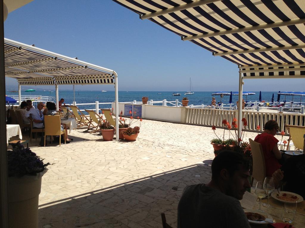 Hotel Le Najadi Santa Marinella Exteriör bild