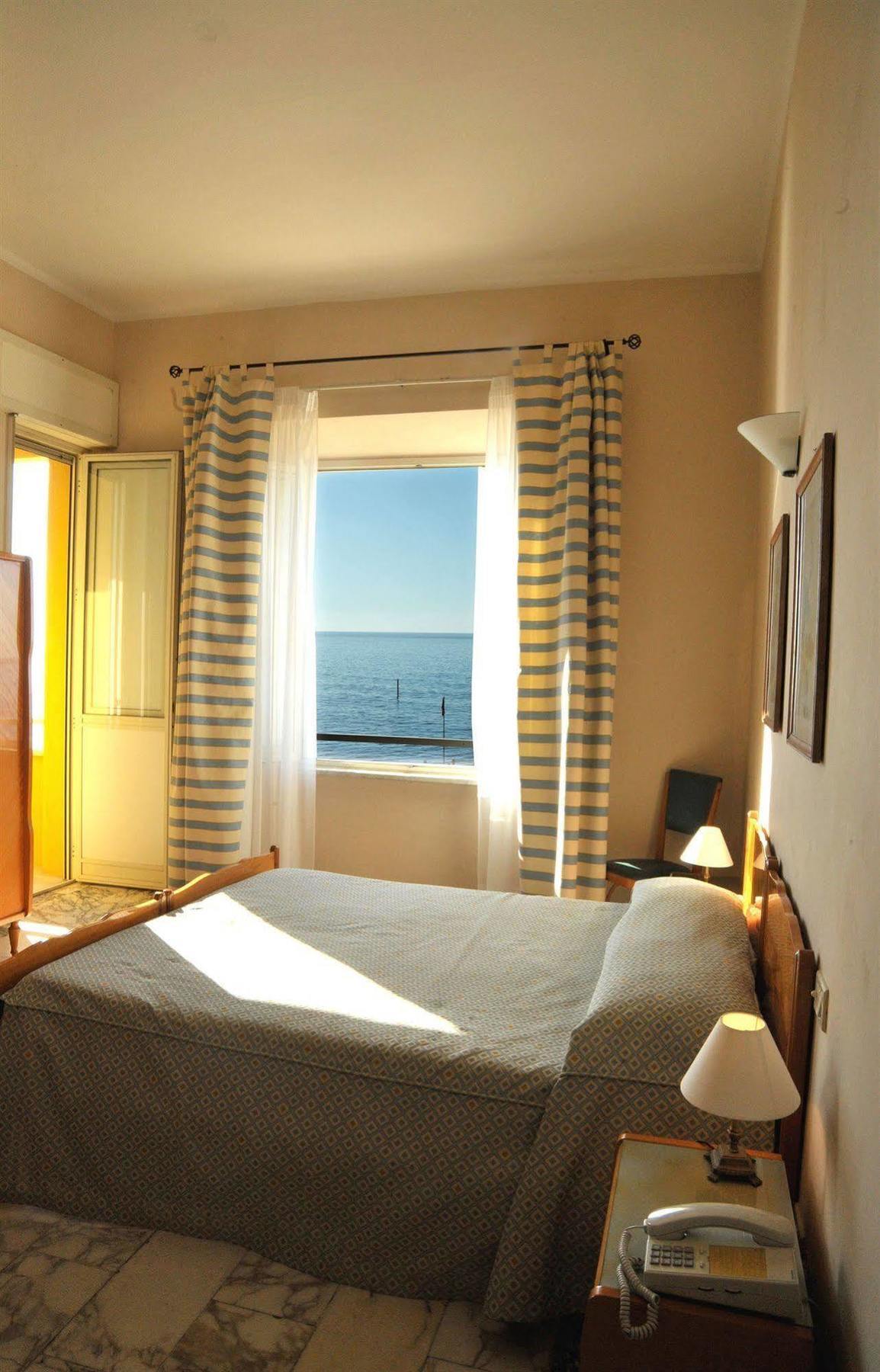 Hotel Le Najadi Santa Marinella Exteriör bild